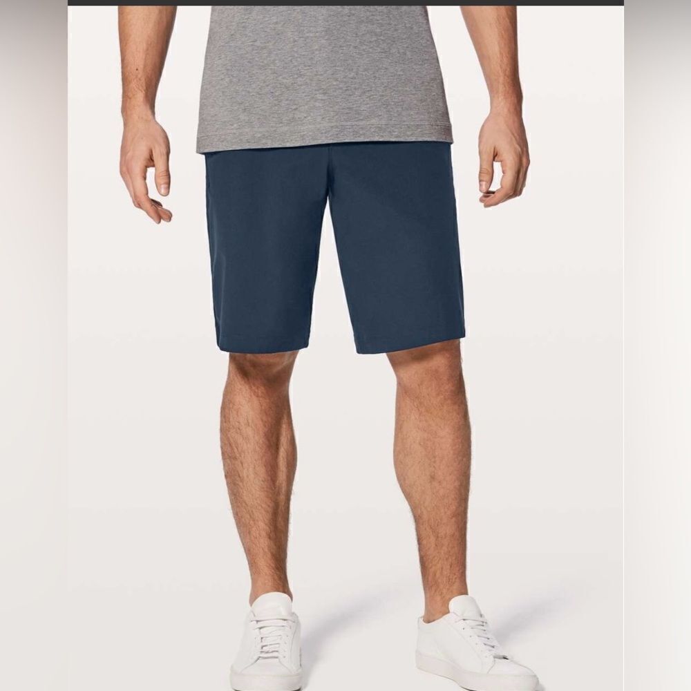 Lululemon Commission Short Relaxed *Warpstreme 11"
True Navy Size 38